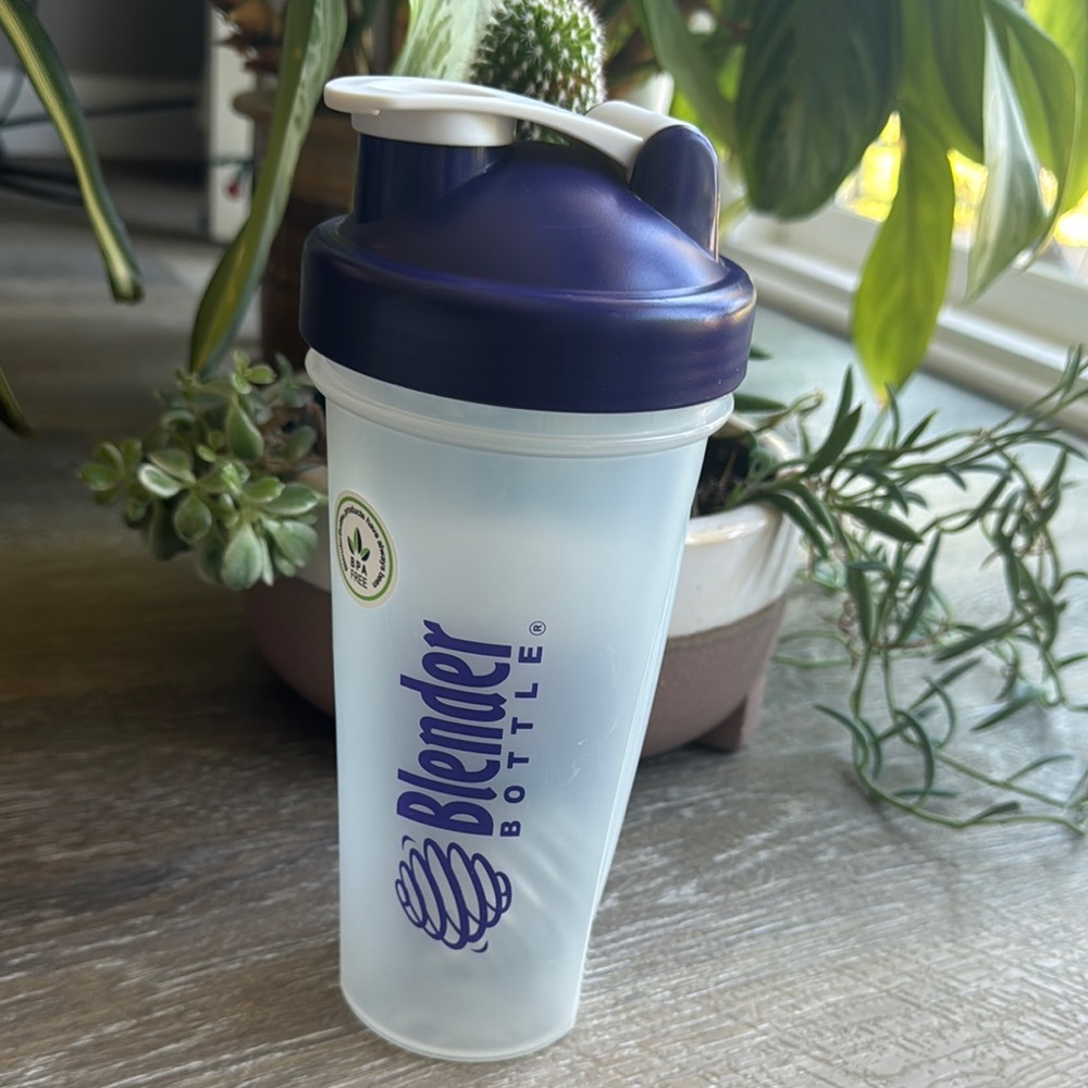 BlenderBottle Shaker Cup with Purple Lid